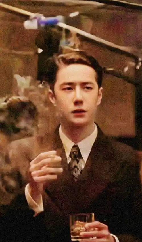 王一博说的如此深情,望着肖战一眨不眨的,肖战却起了一身鸡皮疙瘩,不