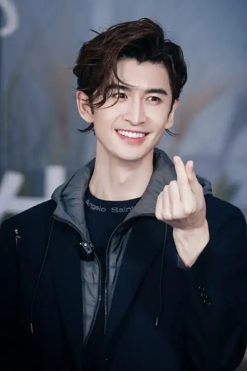 #报喜鸟品牌运动西服代言人张云龙#