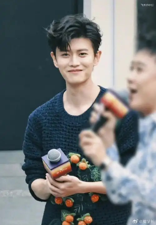 任嘉伦贺峻霖撞衫