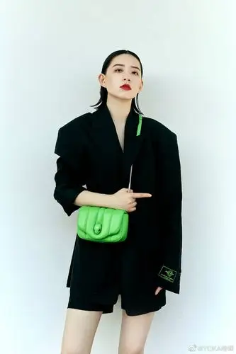 第一次发帖,无奖竞猜,今天微博之夜李斯丹妮天团.