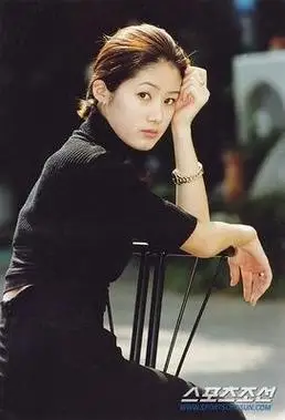 她年轻时候的照片来了沈银河在韩国被称为平民女神,她有着欧式的明眸