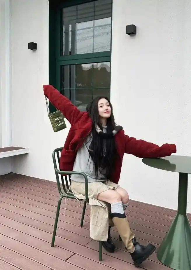 秋天的最后红配绿也是美美的呀#秋天 #分享照片 #姜贞羽 - 抖音