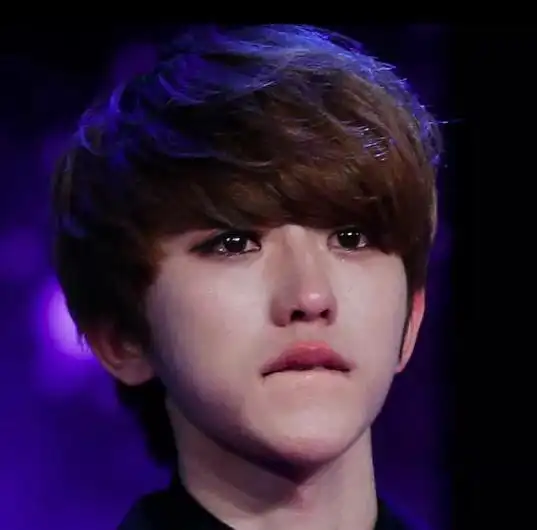 蔡徐坤起诉前公司霸王条约,前团队成员纷纷跑来支持