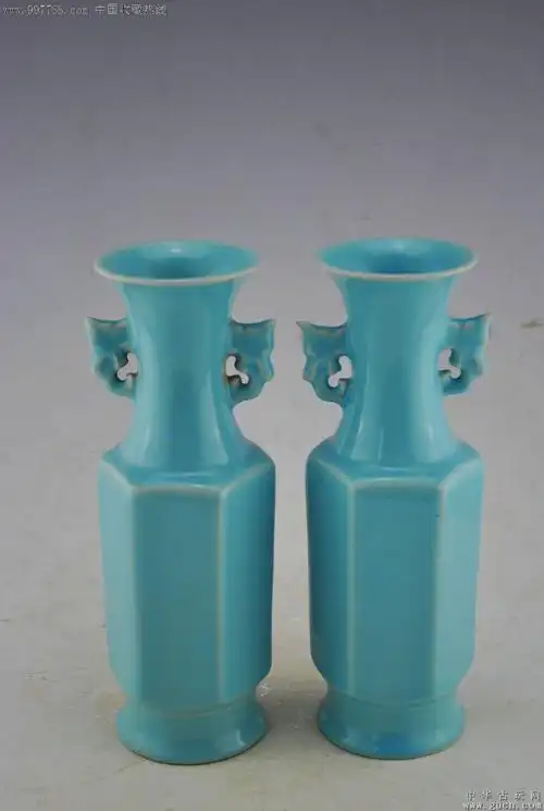 宋汝窑天青釉六棱双耳尊