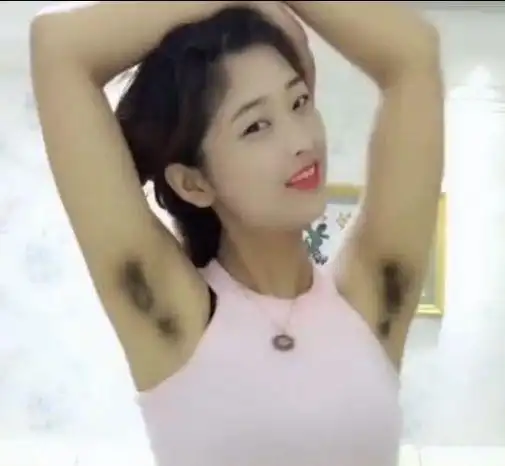 抖音惊现"腋毛女",一抬手黑森林吓坏网友:隔着屏幕都是味!