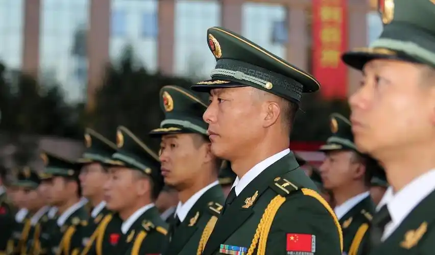 士官要在部队当多久,才能够晋升为军官?