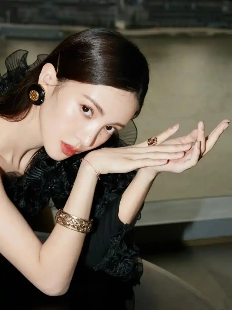 金晨个人资料简介 出生于山东省,毕业于北舞民族舞专业,生日1990年9月