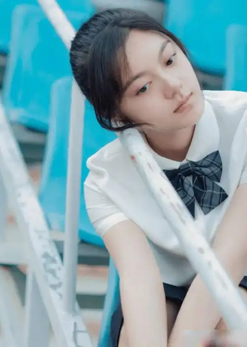 天不怕地不怕就怕赵今麦穿校服看到真人后不愧是国民初恋