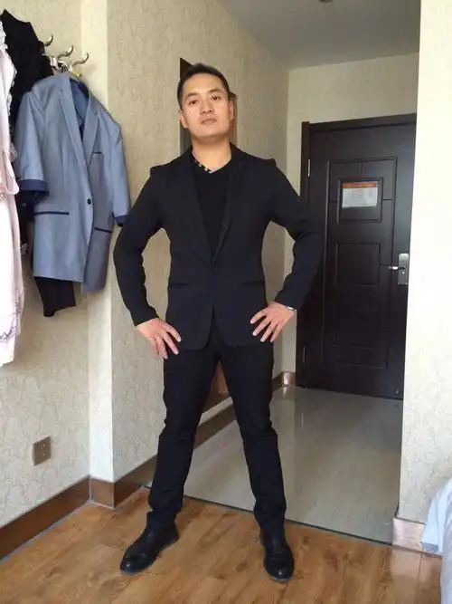 他身高176厘米 体重 134斤 家里