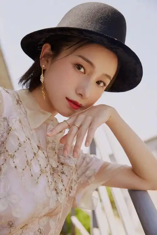 姜梓新最新写真曝光(明玉姜梓新治愈系笑容惹人爱)(2)