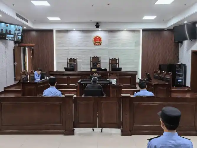 所得以铲除毒品犯罪的经济基础,始终保持惩治毒品犯罪的严打高压态势