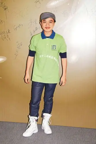 王祖蓝称郑嘉颖是师弟坦言很开心图