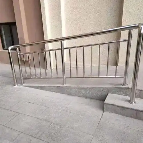 定制不锈钢楼梯栏杆报价驰瑞价格合理丰县定制不锈钢楼梯栏杆