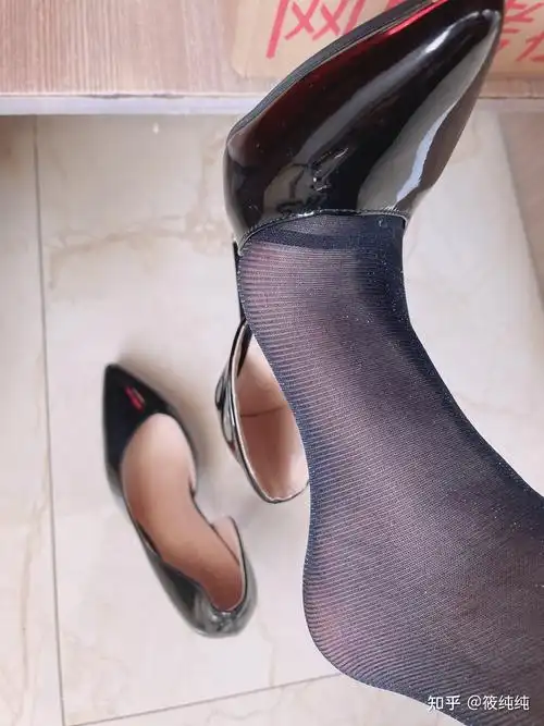 为什么都说女生的脚好看,还香.我的天这怕是只有男生们能懂了? - 知乎