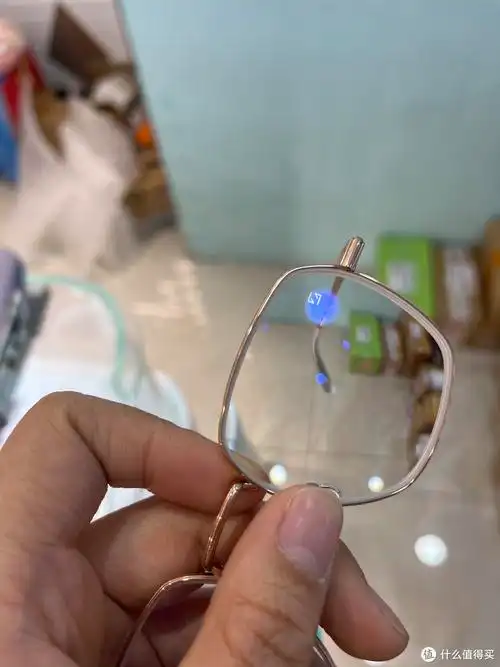 镜片防伪标镜片包装突然发现蔡司镜片换包装了,(不知道是不是这款镜片