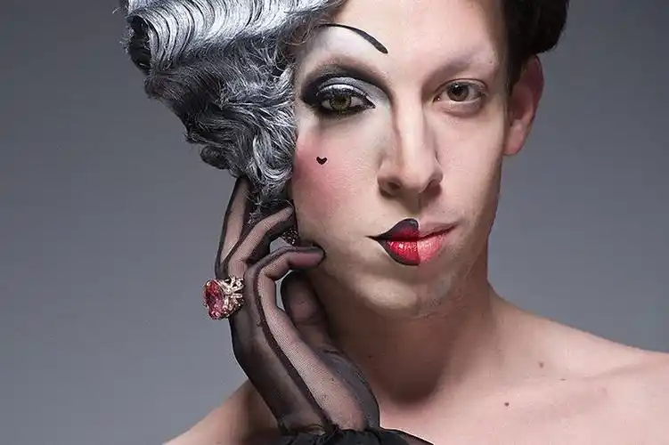 化妆师巧手 外国版"男女同面"雌雄难辨(图)