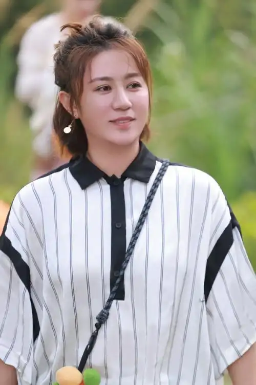 也在记录着新的美好发生～今天中午12:00 ,继续和超级马丽@演员马丽一