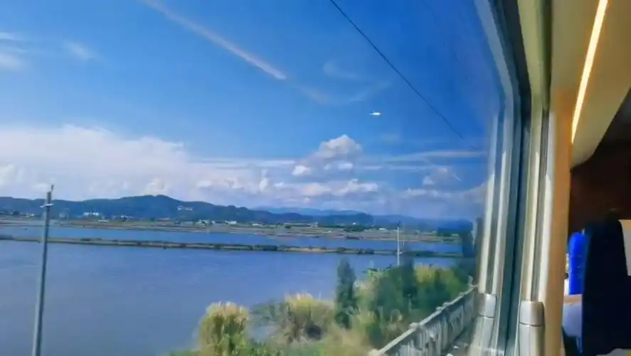 高铁窗外的风景