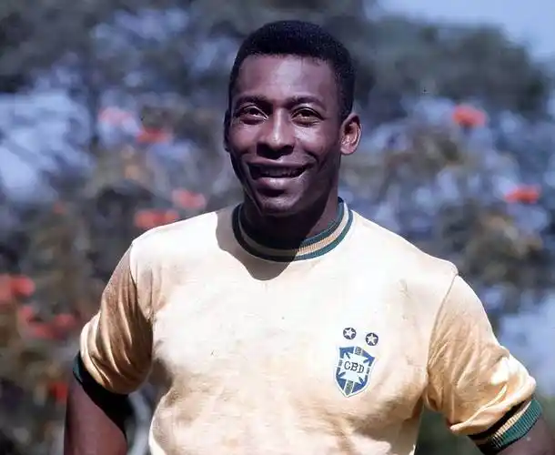 巴西传奇球星贝利去世,享年82岁,整个足坛都沉浸在悲痛之中_世界_足球