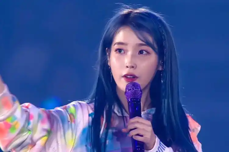 蓝发的u宝_李知恩_演唱会_微信_头像_iu李知恩_素材_头像