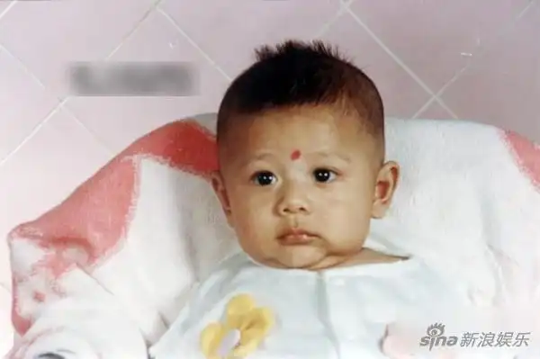 张一山海量童年照曝光 网友调侃颜值巅峰被萌翻