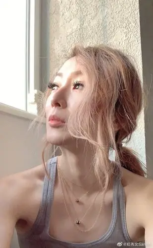 47岁郑秀文晒无滤镜素颜健身照,面色红润皮肤细滑只是鼻梁有色斑