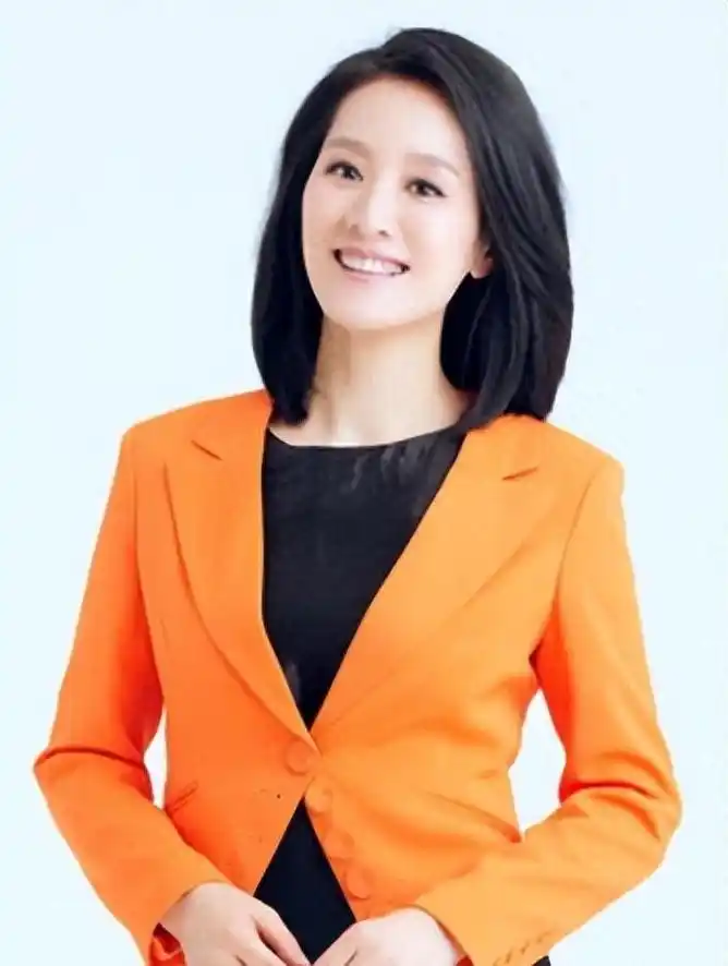 上海电视金牌新闻女主播,各个主持功力深厚,但都不是上海本地人