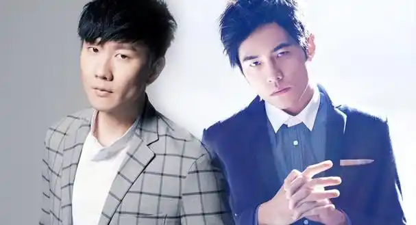 林俊杰晒霉霉演唱会现场图亲友席和邀请手环疑似在内涵周杰伦