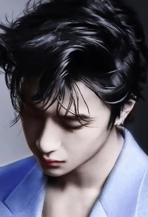 王一博高清写真鉴赏,造型时髦,英气逼人