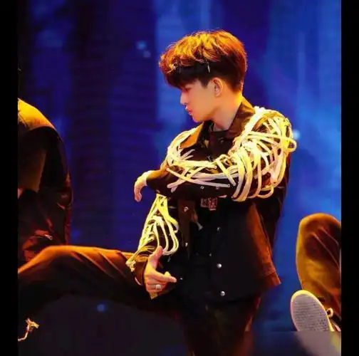 任嘉伦跳舞图片7