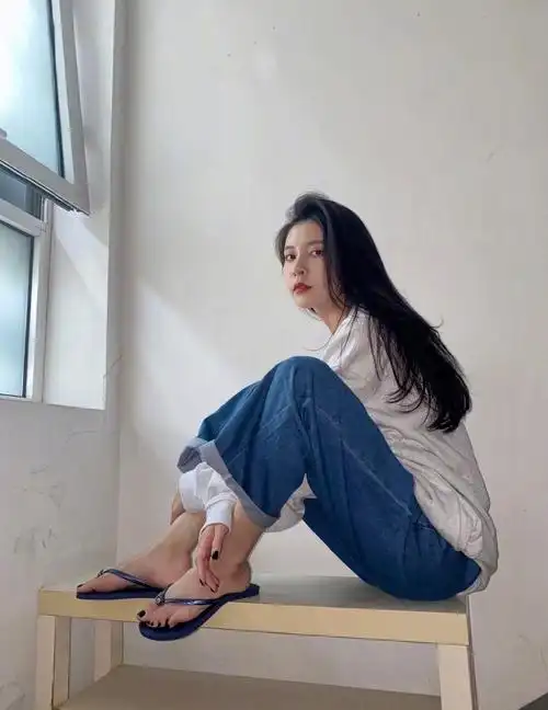 宋妍霏 人字拖 美jio丫