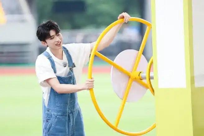 蔡徐坤为心动的offer而战##蔡徐坤奔跑吧新剧照##奔跑吧