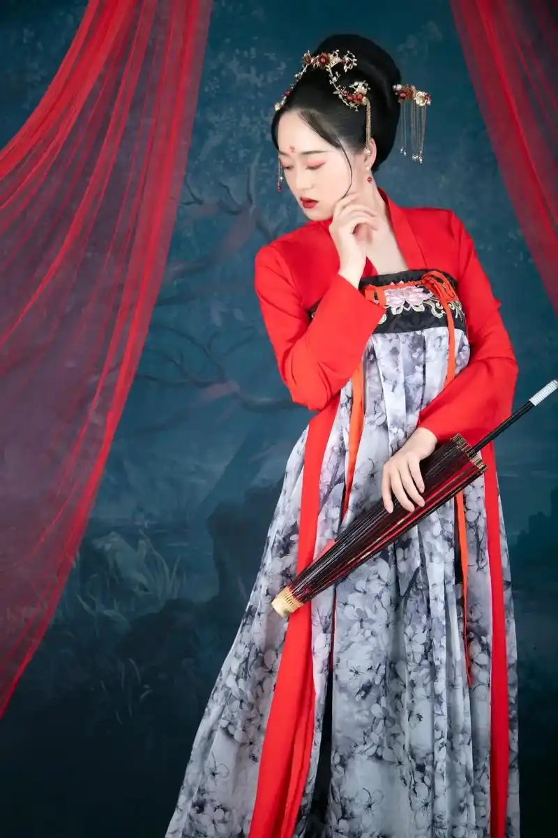 古风汉服摄影,每个女孩都有一个古装梦,华流yyds - 抖音