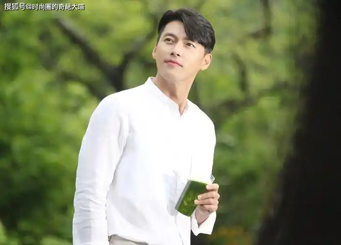 玄彬颜值真能打,37岁还帅气似欧巴,用脸蛋消化所有的基础款单品