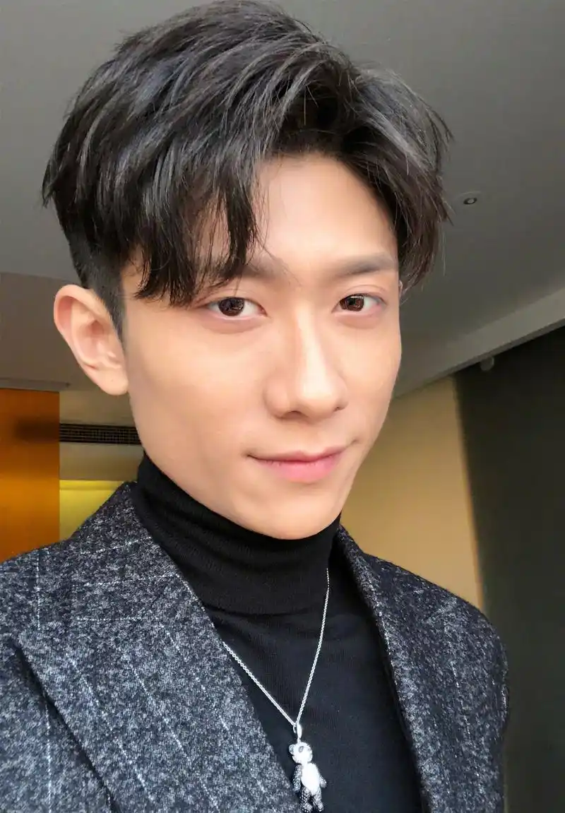 酷炫男孩张一山,外表帅气,引来诸多真爱粉