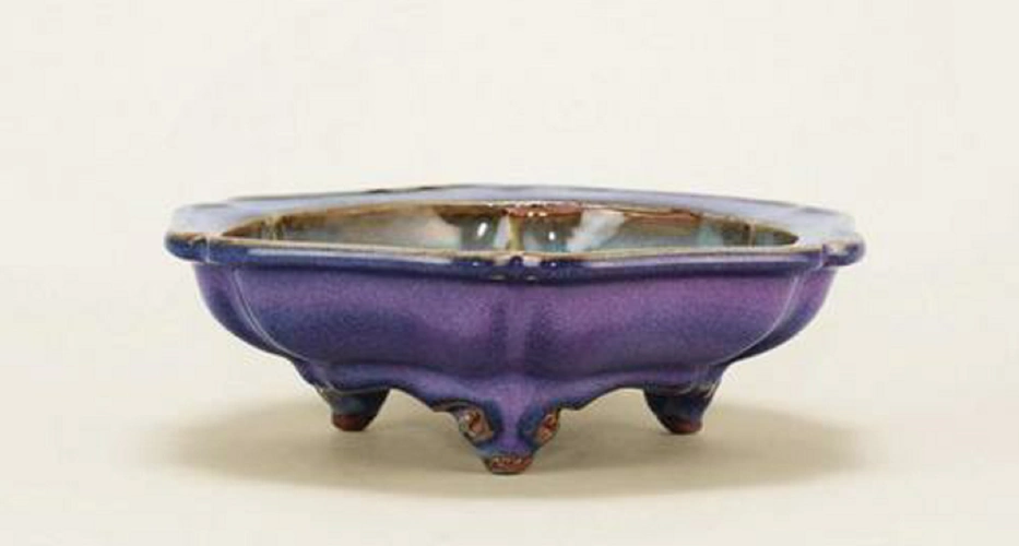 宋钧窑丁香紫尊青中泛紫紫中带红钧瓷最出名的紫红釉色