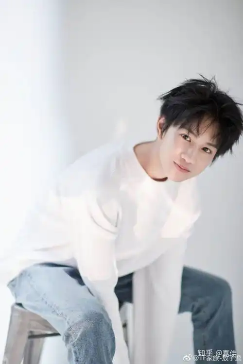 如何看待敖子逸个人出道并且是tf家族签约歌手演员的身份