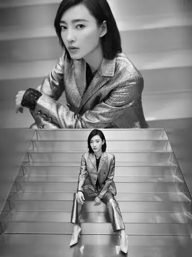 王丽坤条纹西装魅力写真图片