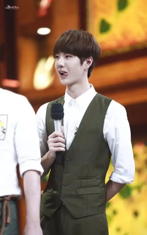 160629 天天向上录制 @uniq-王一博 cr:logo