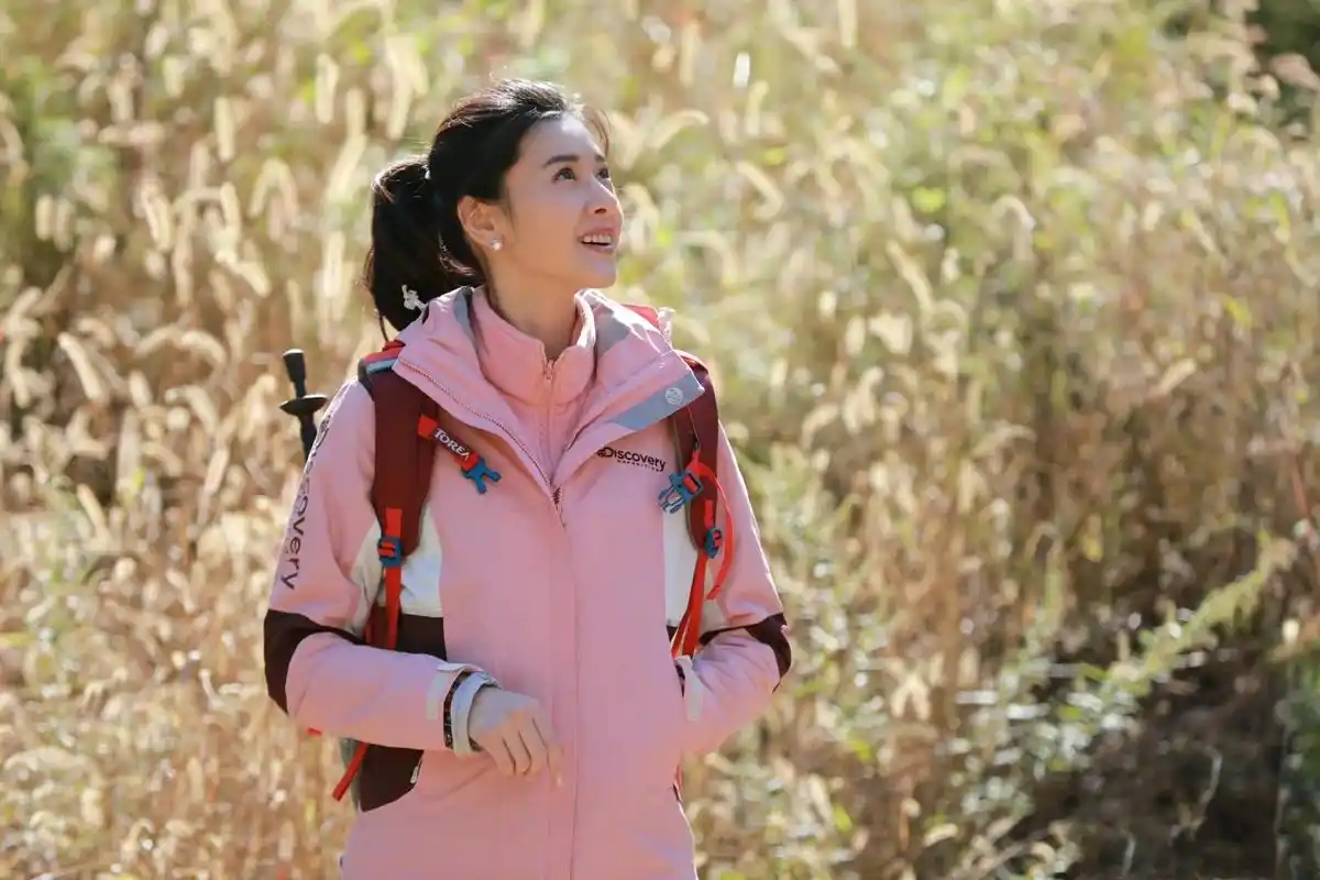 她的名字叫甄锡,也是一位演员,与黄海冰结婚之后就慢慢淡出了荧屏,没