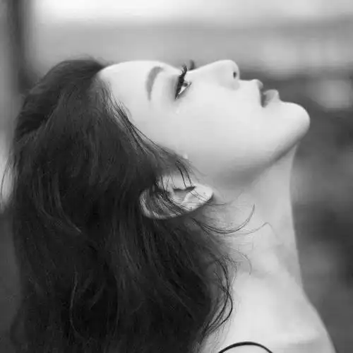 黑白头像伤感高冷图片