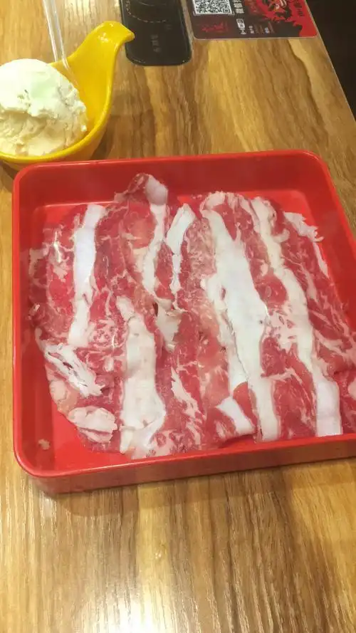 肉的一盘分量大概这么多,这只是其中一种肉(也是一个人去吃的)
