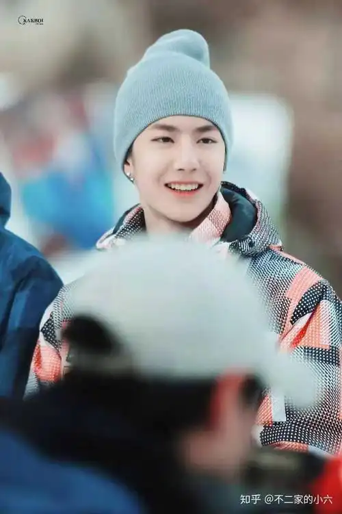 只想回答王一博,首先他还没有成为顶流,不必这样称呼.