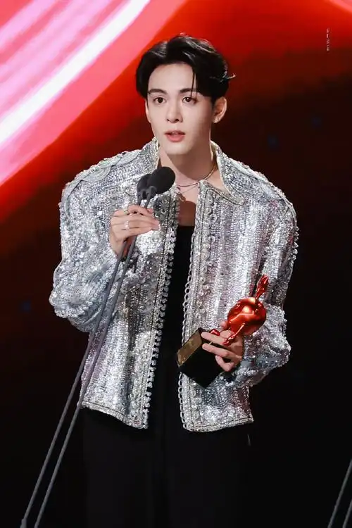 #曾舜晞爱奇艺尖叫之夜##曾舜晞七夜雪#