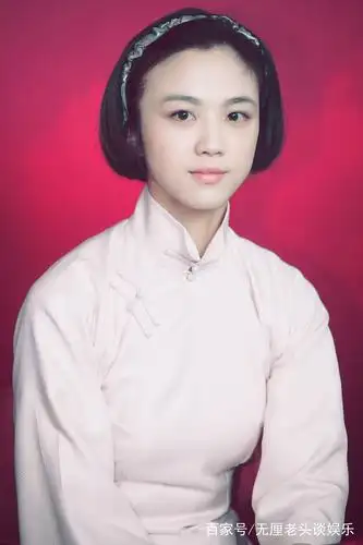 拥有天然五官气质美人汤唯