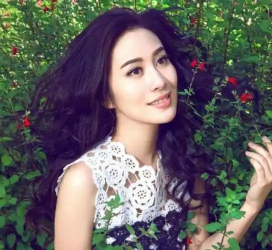 叶璇微博与网友的互动疑似公布产子并晒照大方回应早就生完了