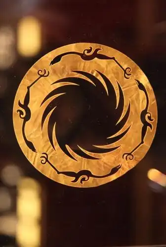 从三星堆太阳神鸟的图腾,还有还原的献祭台可以看出,其形态和南美洲