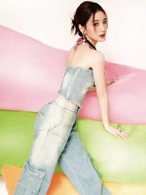 毛晓彤牛仔长裤脏脏辫青春活力写真_网友_女神_五官