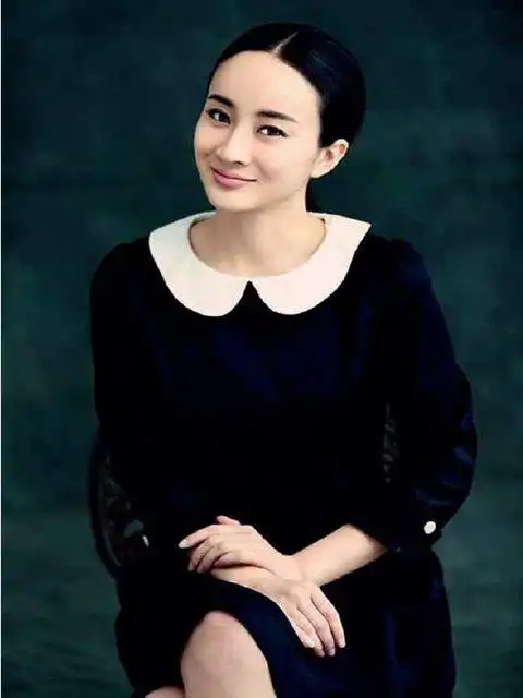 热播的电视剧《遥远的距离》中,姜帆饰演了男一号张博的妹妹郑海琼,她