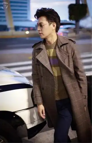 靳东回沪参加品牌活动 网友惊呼贺涵好帅